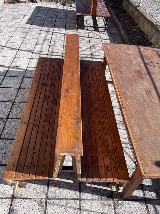 Мебели- маса и пейка