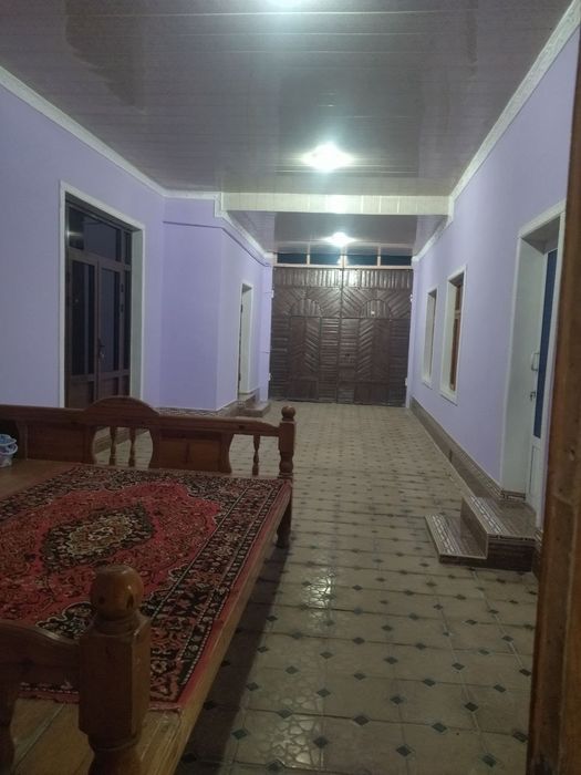 Uchastka sotiladi 5.5 sotix 4 ta xonadan iborat manzil 5 mikrorayon