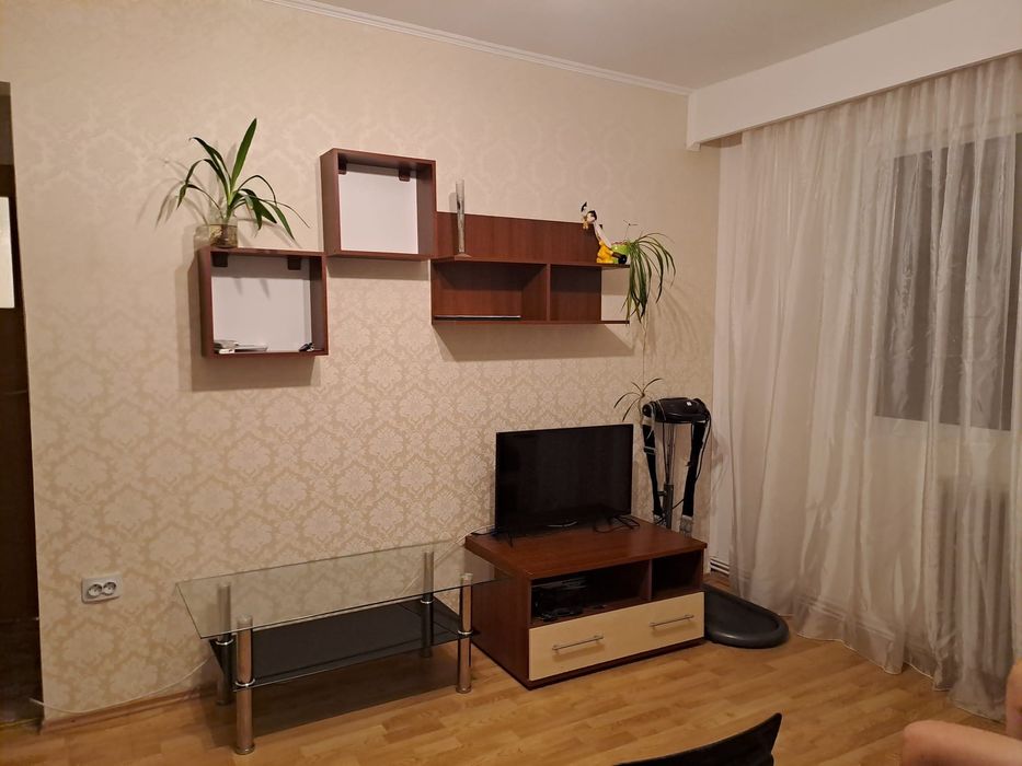 Închiriez apartament cu două camere