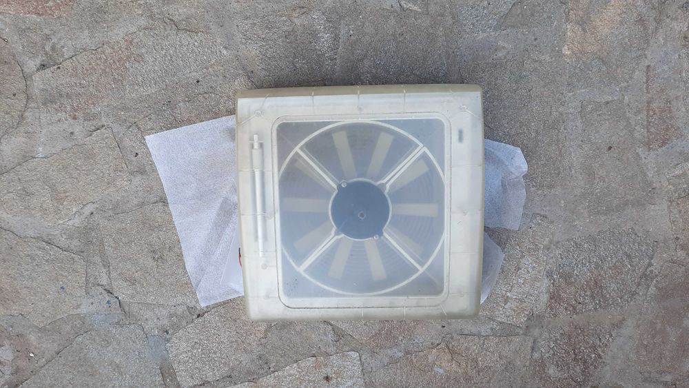 Люк с вентилатор