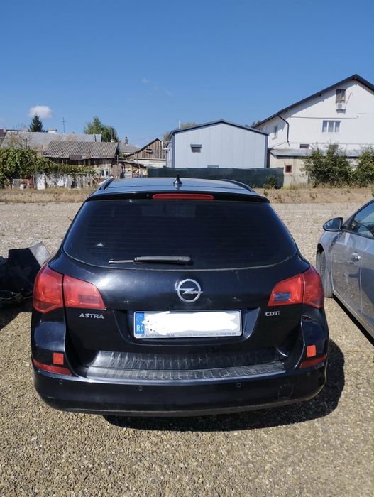 Opel Astra J avariat
