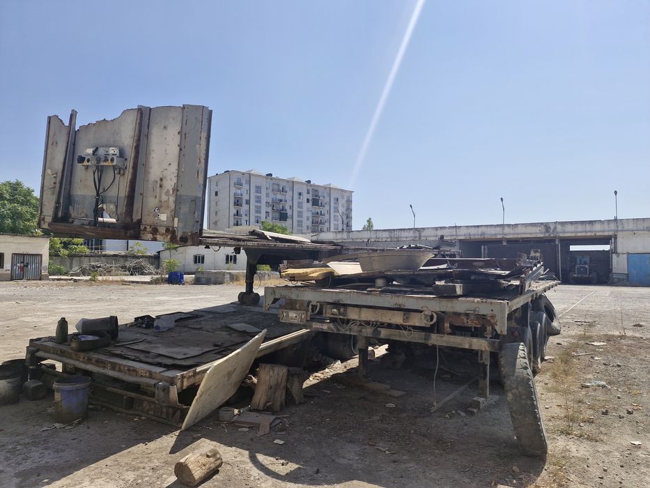 3 дона универсал полуприцеп контейнеровоз- площадкелар сотилади.