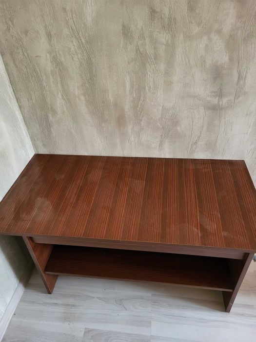 Кафява холна маса