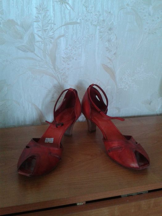 Продам босоножки женские