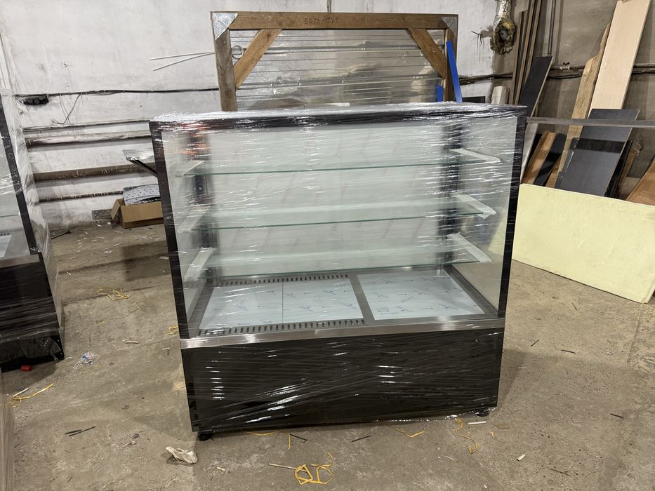 Витринный холодильник кондитерская витрина