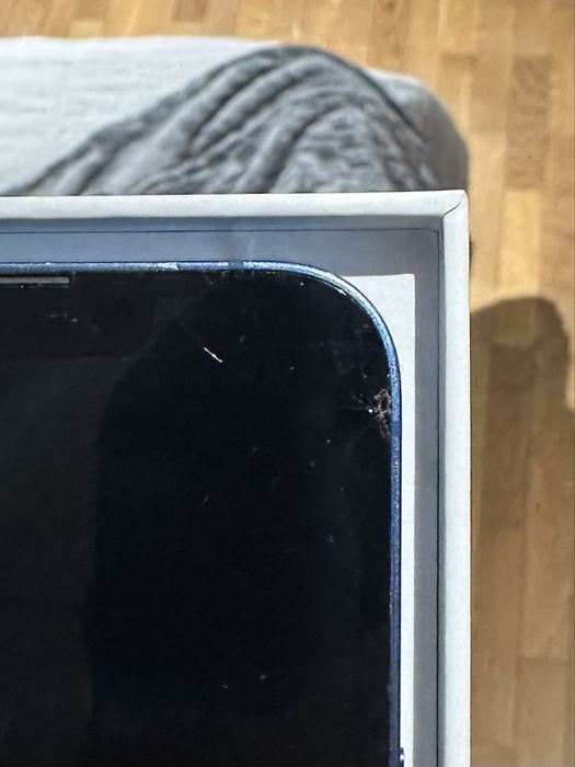 iPhone 13 128GB – работещ, с козметични дефекти, син цвят