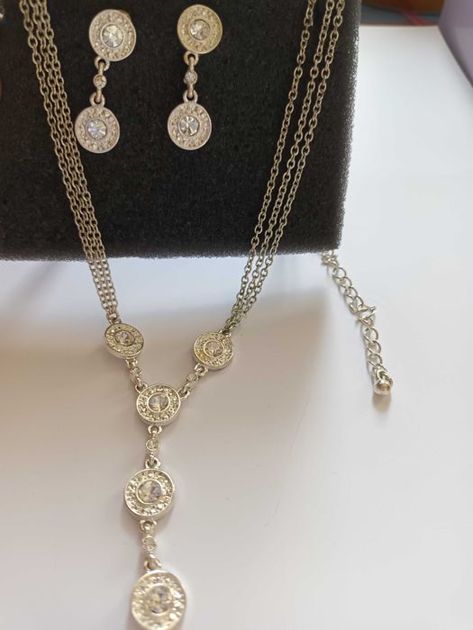 Комплект Avon колие и обици