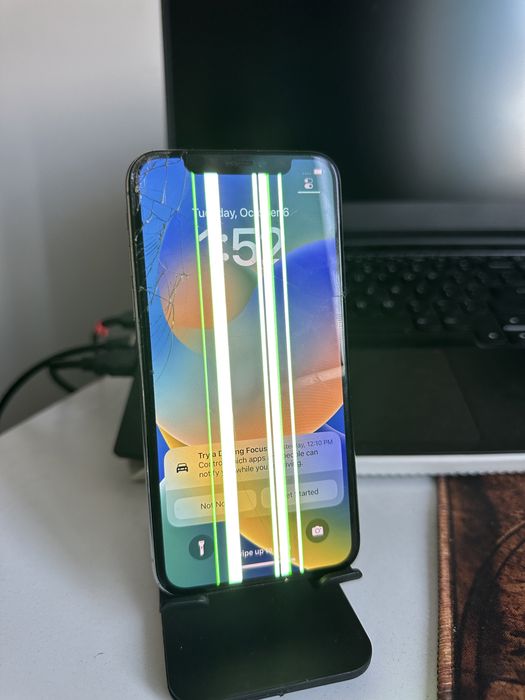 iPhone X, 256GB, Silver - Ecran cu linii verzi / Spate spart