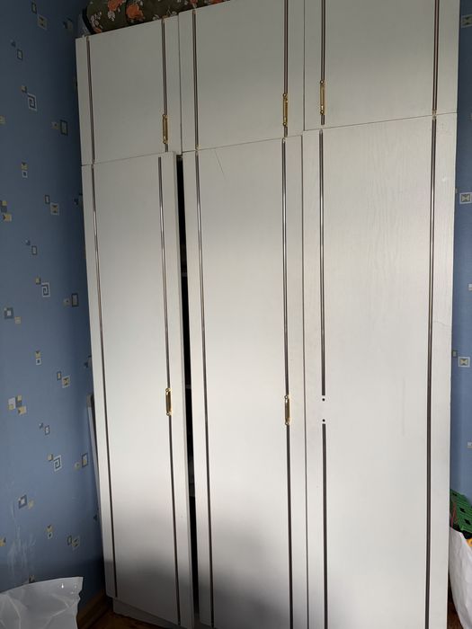 Шкафы (2 шт) и трюмо