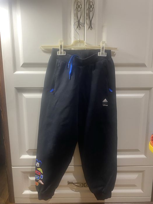 Штаны adidas на мальчика  140