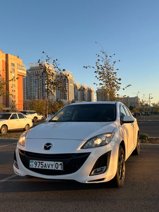 Mazda 3 2010 хэтчбэк