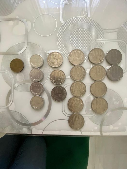 Vând bancnote și monede vechi
