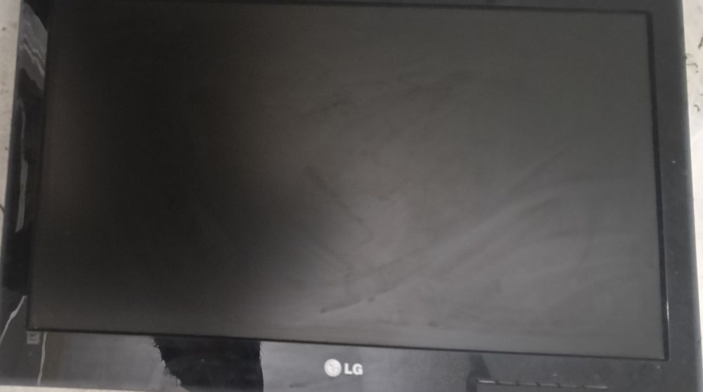 LED LG Flatron E2240S-PN, cu diagonală 55 cm