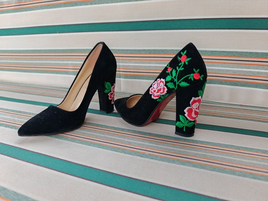 Pantofi cu toc purtati o singura data