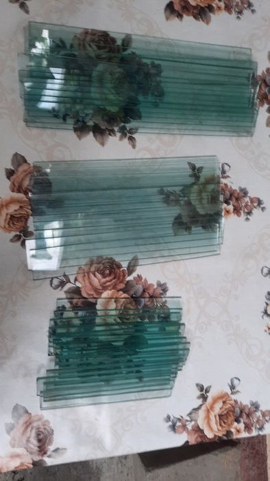 Sticle pentru vitrina veche pe rotund