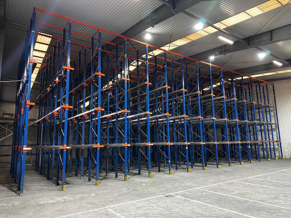 Rafturi metalice industriale drive-in pentru 540 europaleti