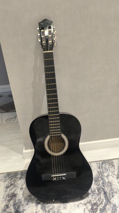 Гитара 25к+ чехол, каподастр