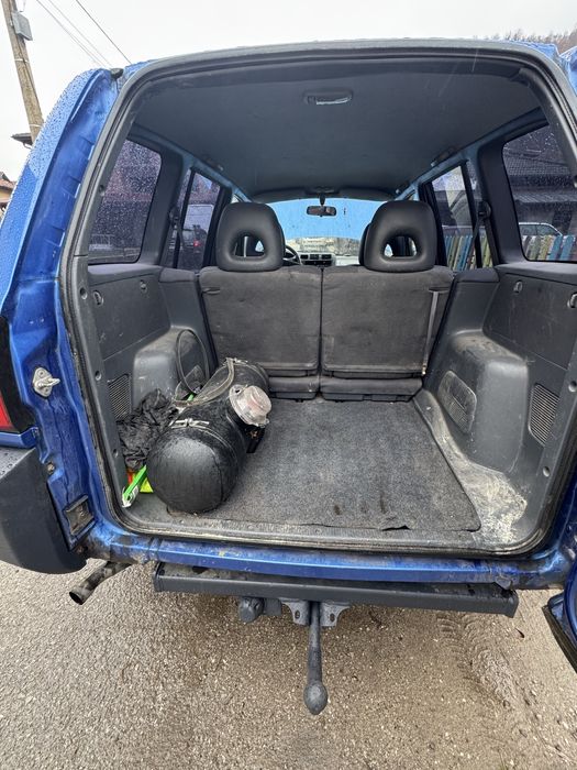 Джип Toyota Rav 4