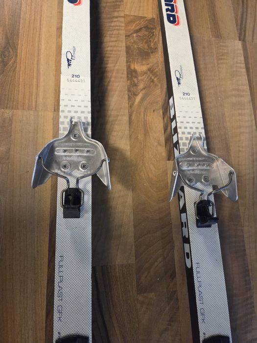 Бегови ски Blizzard – 210 см + автомати