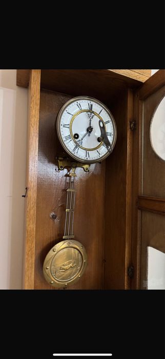 Ceas de perete mecanic cu pendul, din lemn masiv, stil clasic