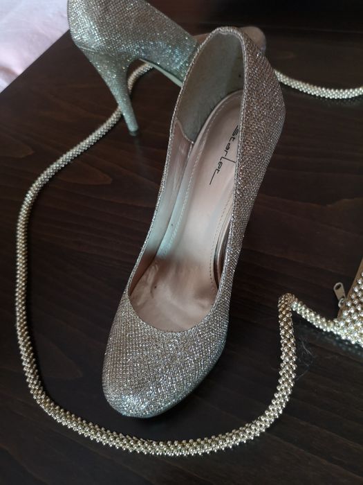 Луксозни дамски обувки с подходяща чантичка