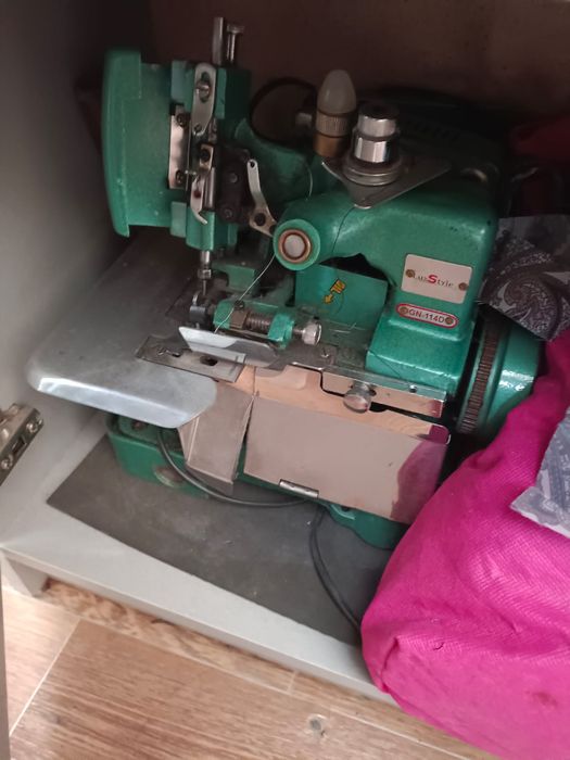 Продам швейную машинку