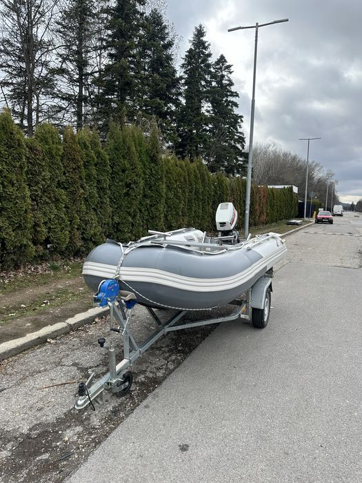 Надуваема лодка с двигател Honda и колесар