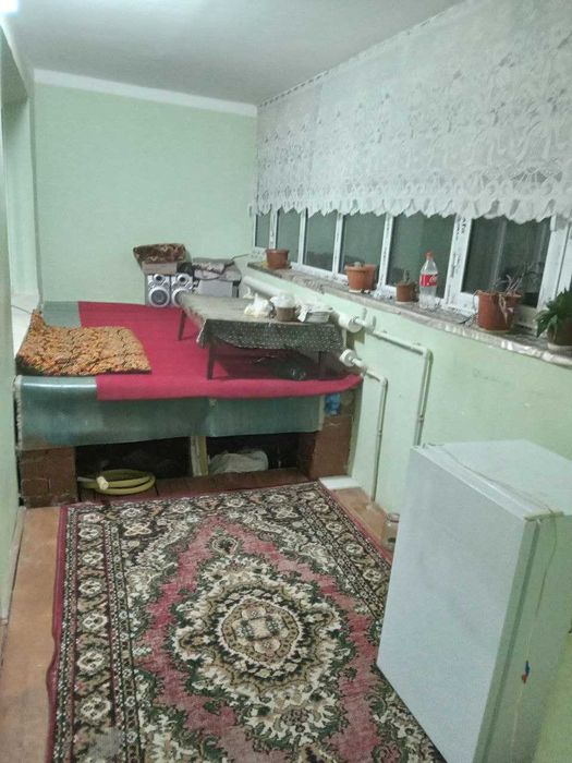 3 xonali kvartira sotiladi