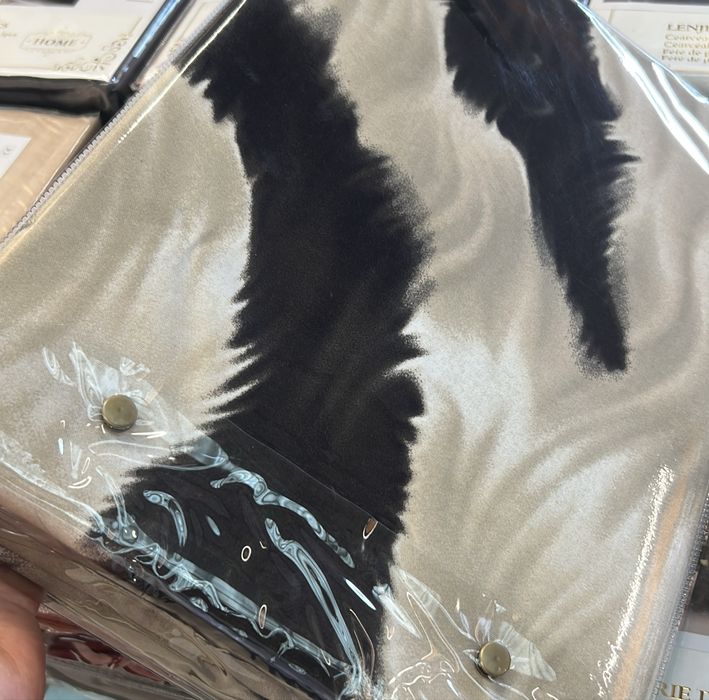 Lenjerie NOUA pat damasc-alba neagra hotel casa vila pensiune cazare