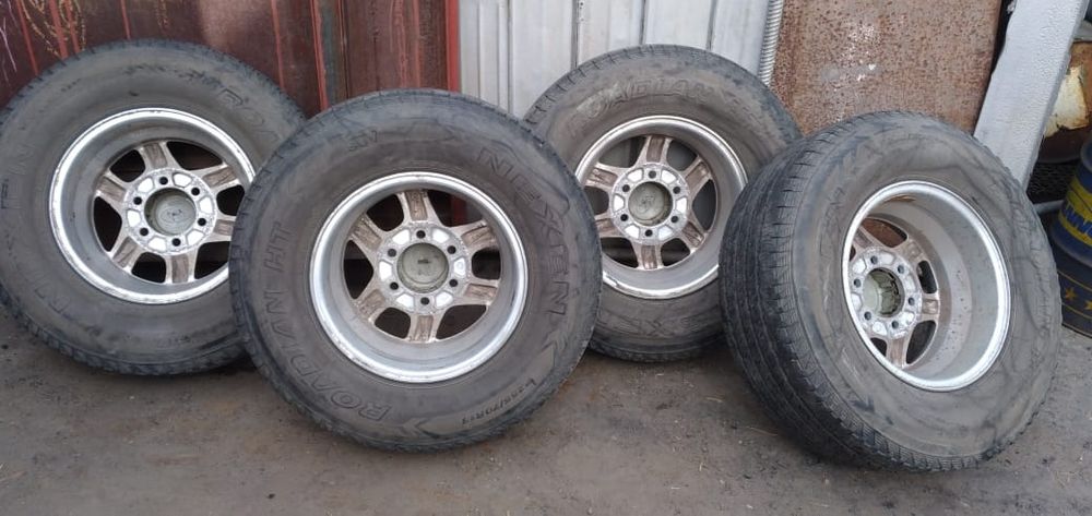 Продам резина с дисками от внедорожника