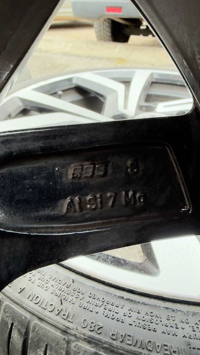 Продавам джанти GENUINE VOLKSWAGEN GOLF GTI BRESCIA 19" ( гумите са подарък ! )