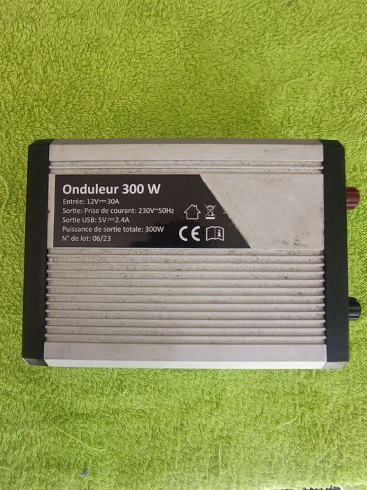 Invertor 12-230 v 300 w