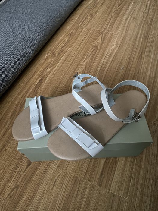 Sandale noi din piele