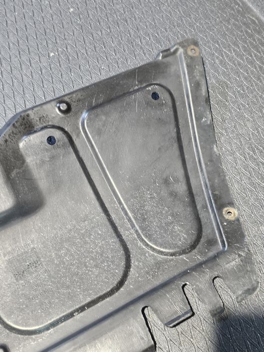 Scut protectie / deflector aer Volkswagen Golf 4 / Bora  (benzina)