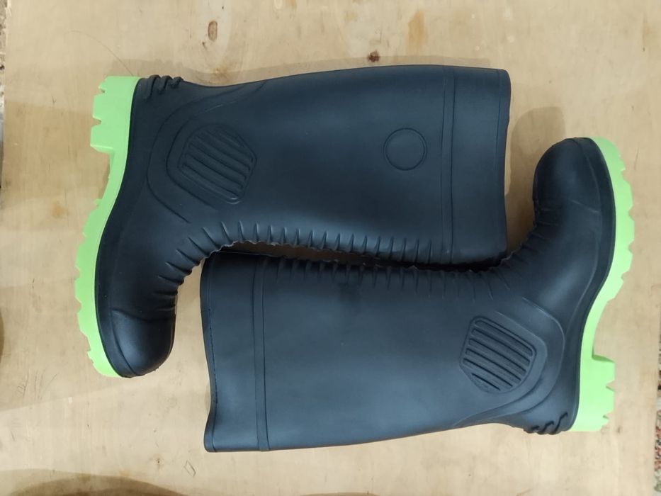 Продам Новые Сапоги