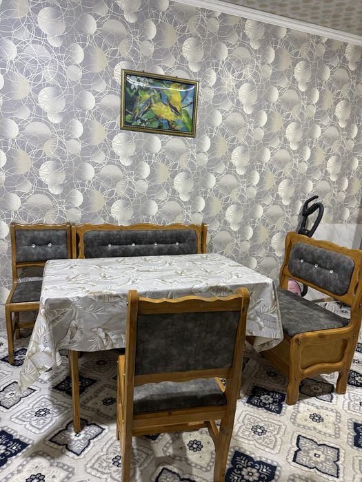 уголок красивый очень качественный ни где не сломано