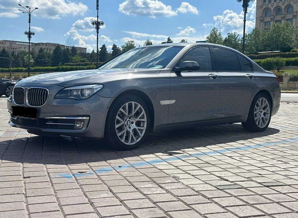 BMW Seria 7 2015 | 3.0 Diesel | 4x4 xDrive | Complectați 4 Butoane