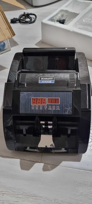 Счётчик банкнот Scarlett 9300S