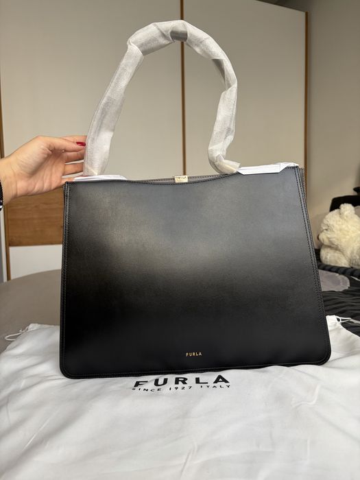 НОВА чанта Furla Agata