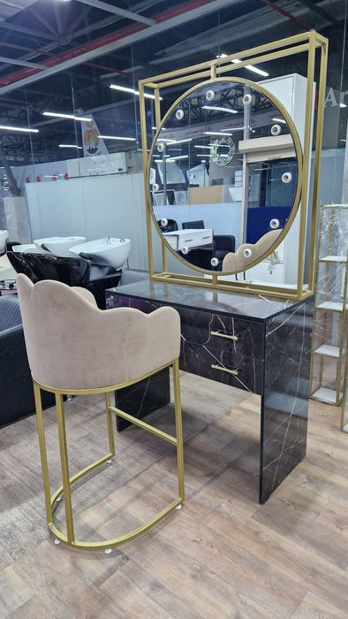 Стол для визажиста