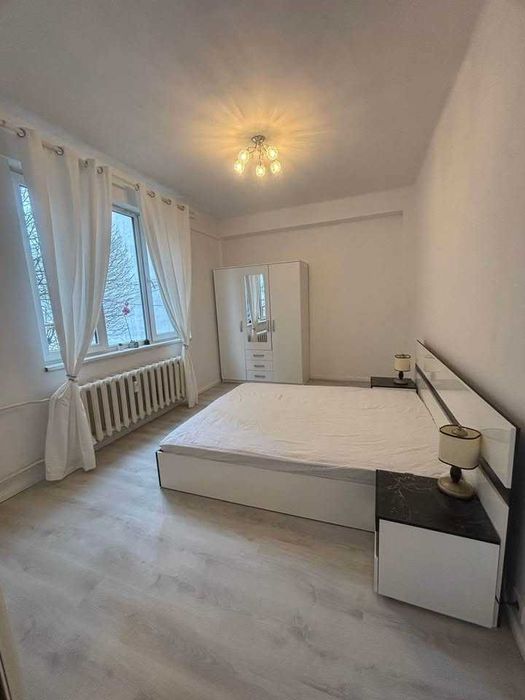 Дава се под наем Тристаен апартамент в София, Център - 67 кв.м за 500 € - Снимка #1