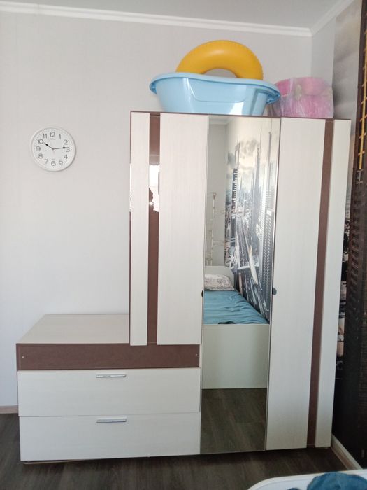 Продам шкаф для одежды и кровать. .