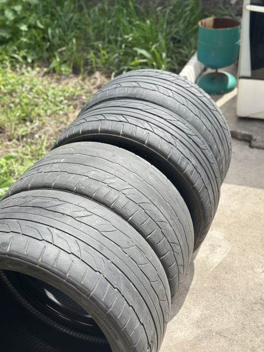 Продам комплект  резины 245/40/18 зад 265/35/18