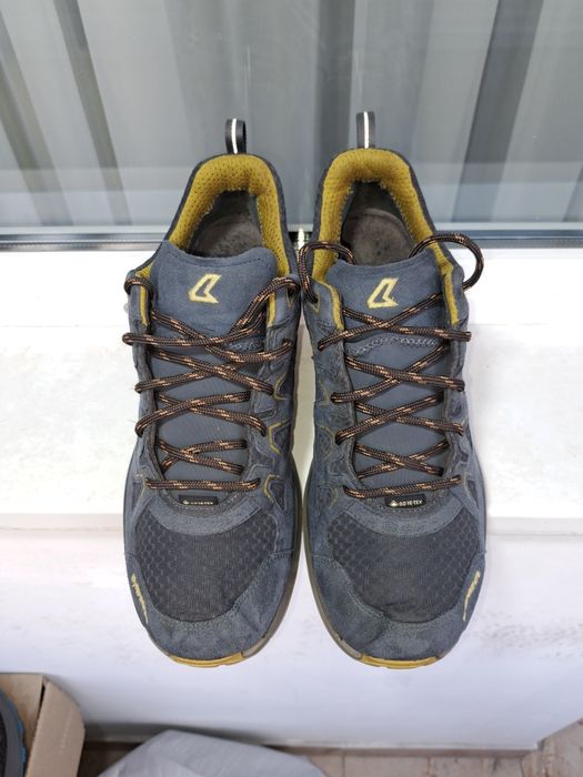 Vând pantofi sport Lowa cu Gore-tex nr 44