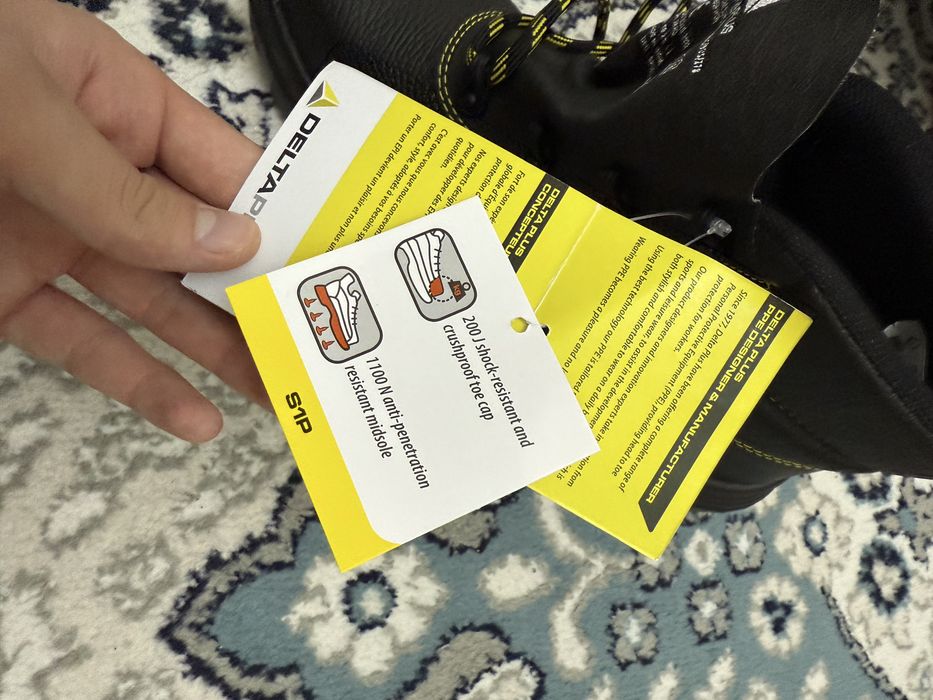 Продается ботинки