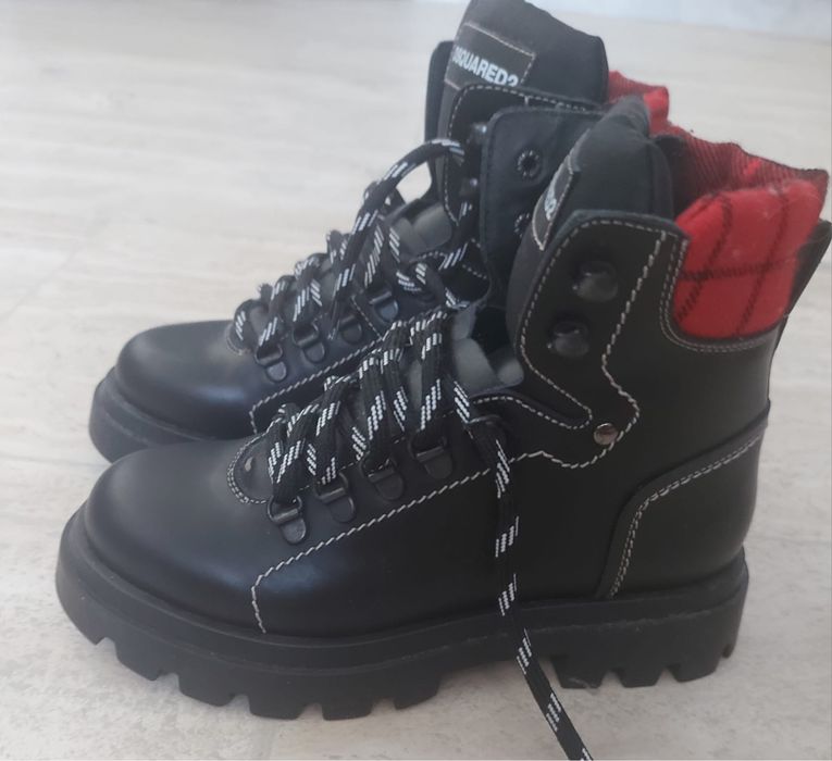 Ghete de firmă noi cu etichetă firma DSQUARED2