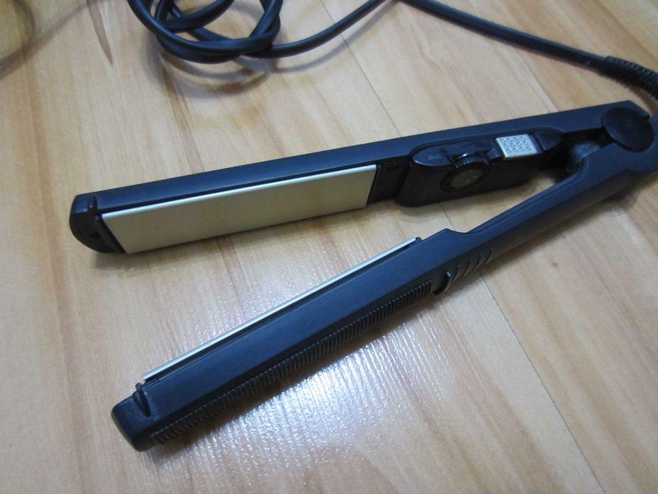 Placa de intins parul BabyLiss C96a Titan+ceramica 230°C - ieftina