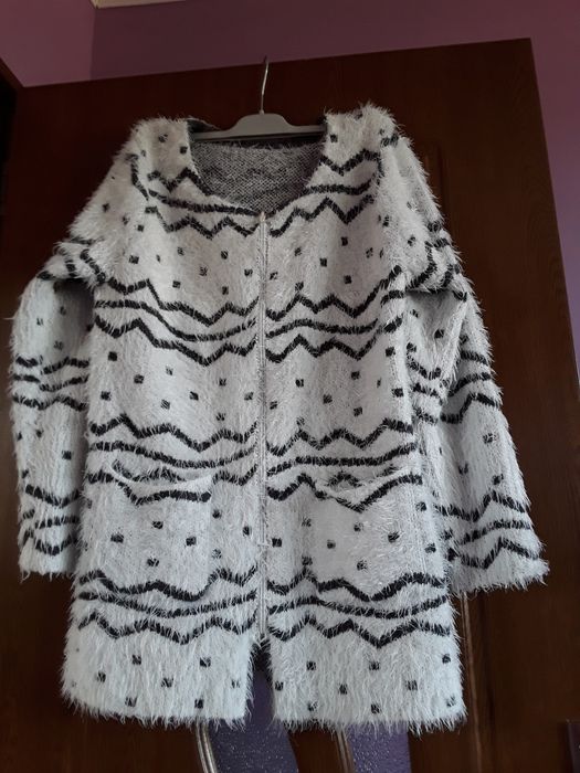 Vând Cardigan Damă Lung Gros Pufos Nou Italia Mărimea XL