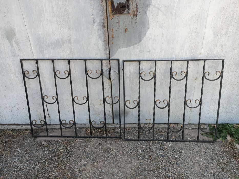 Продам кованные решетки для окон-2 шт.