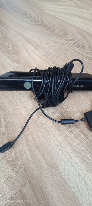 Vand xbox 360 doua controlarea+ sapte jocuri